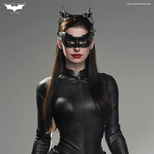 DC Comics Catwoman 1/1 Scale Statue By Queen Studios - Image 2