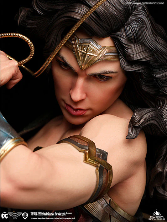 Wonder Woman Comics 1/4 Statue by Queen Studios - Image 6